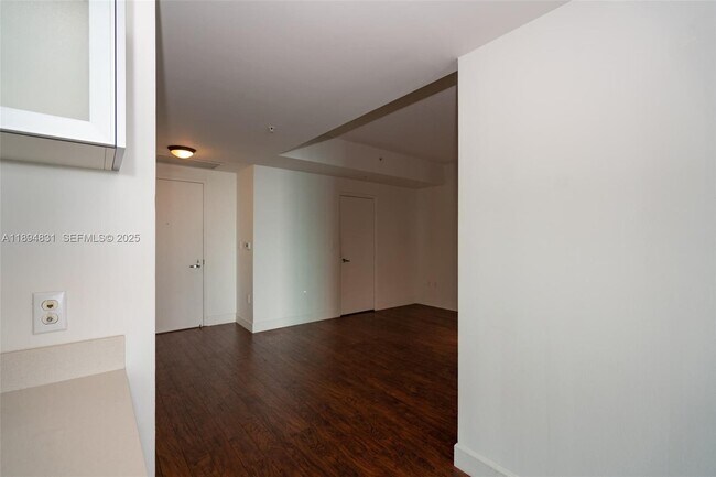 Building Photo - 1900 N Bayshore Dr