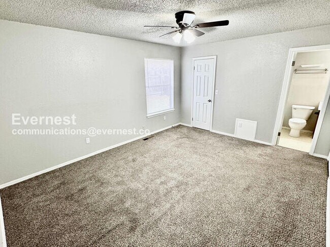 Building Photo - 3 Bed, 2 Bath Home with Garage / Pet-Friendly / Available Now!