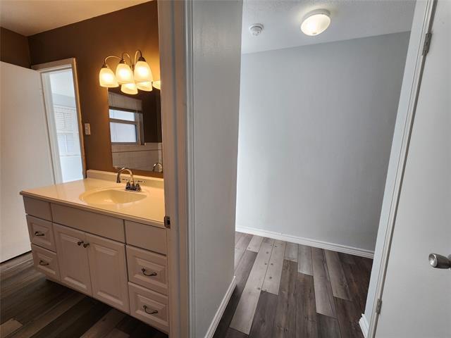 Building Photo - 1401 E Sherman Dr