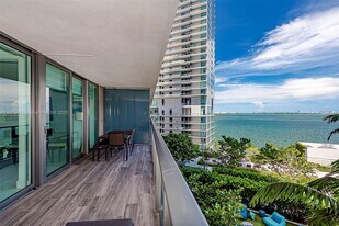 Building Photo - 650 NE 32nd St