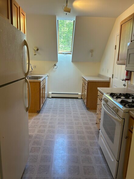 Kitchen - 50 Pine St