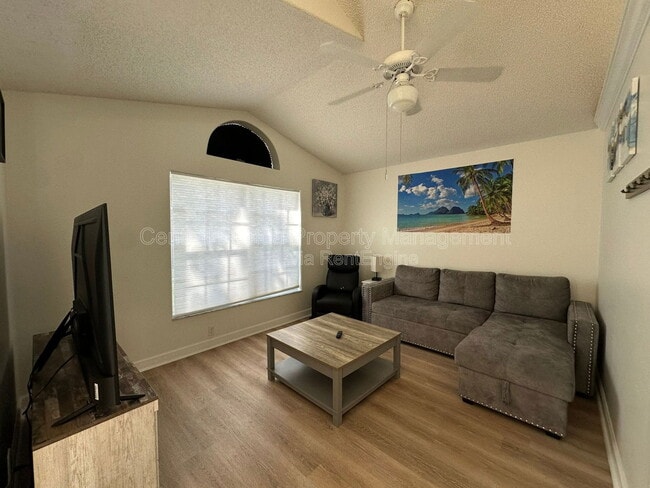 Building Photo - 1009 Lake Davenport Blvd