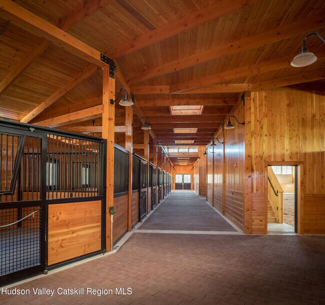 Building Photo - 243 Morton Rd