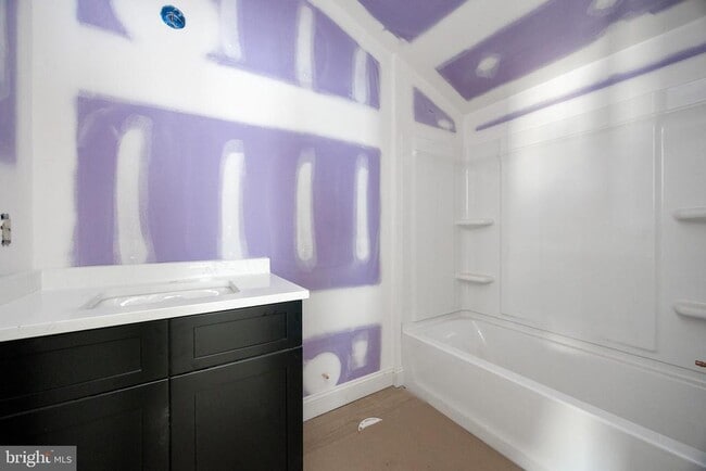 Building Photo - 453 E Franklin St