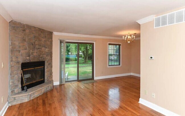 Building Photo - 2 Belmont