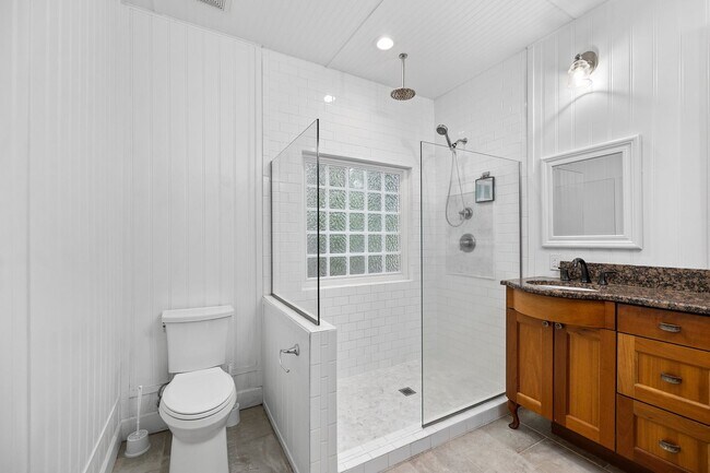 Building Photo - *Charming Farmhouse Style Retreat in Youngsville*