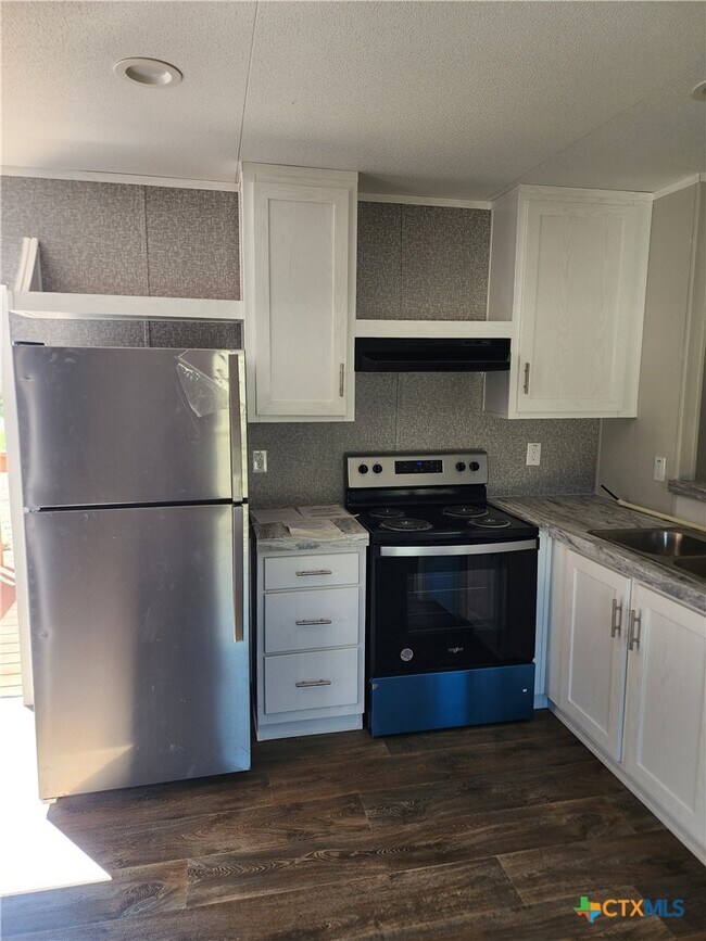 Building Photo - 180 County Rd 2600