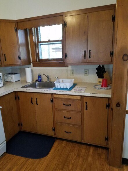 kitchen sink area - 18 Jay Rd E
