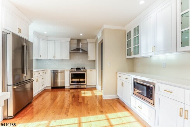 Building Photo - 11 Wordsworth Rd