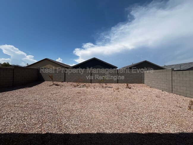 Building Photo - 19434 W Hazelwood St