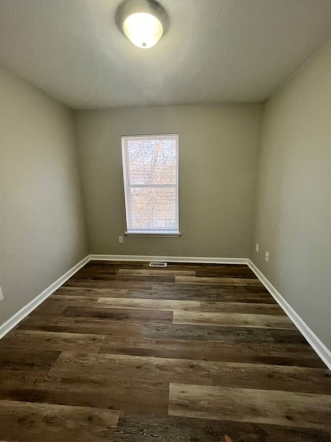 Building Photo - 820 Charles Ave