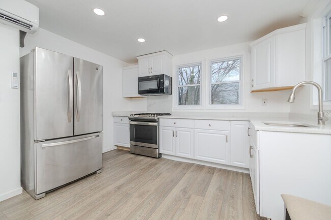 Building Photo - 138 D View Ave