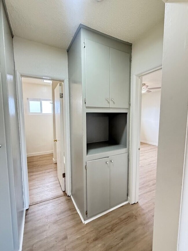 Building Photo - Spacious remodeled 2 BR apartment - Inglew...