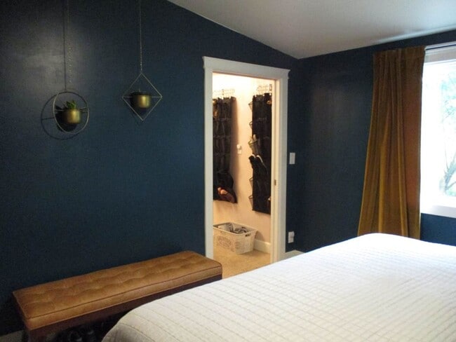 Building Photo - 3 bedroom Rambler with Above Garage Studio...