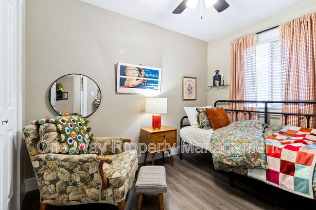 Building Photo - 918 Woodbine Dr