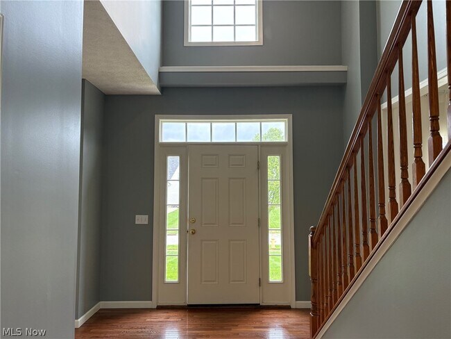 Building Photo - 4582 Devereux Drive