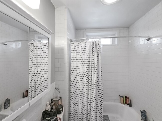 Building Photo - 593 Centre St