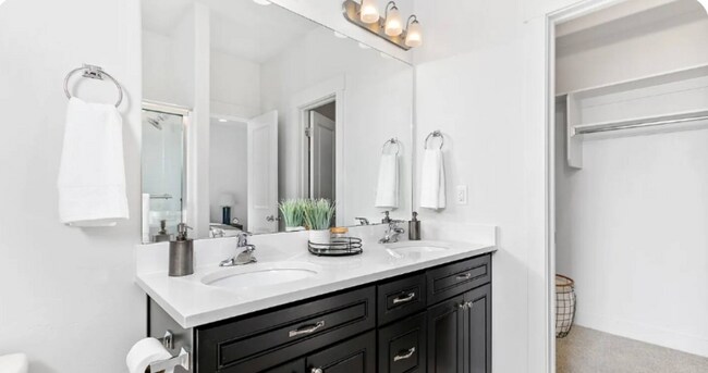 Building Photo - 1812 W Irini Ln