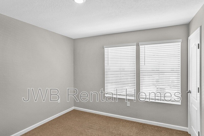 Building Photo - 540 Running Wds St