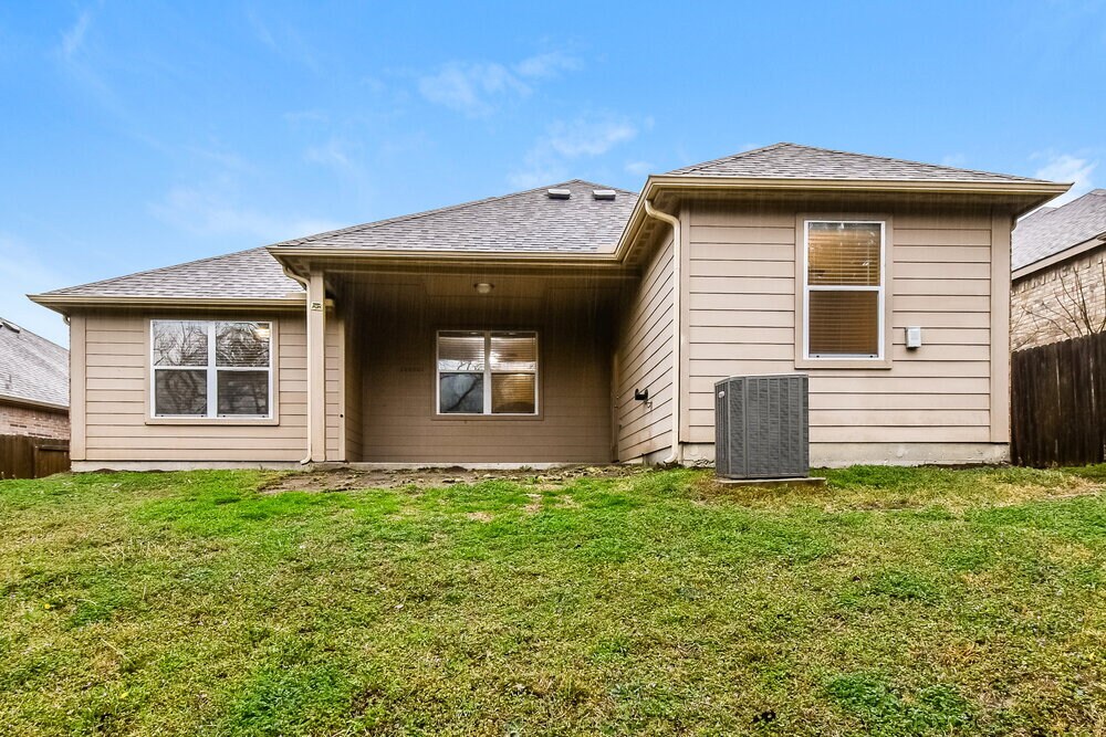 Building Photo - 1613 Mesquite Ln