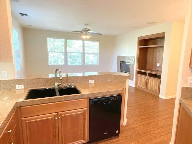 Building Photo - 915 Joree Ln