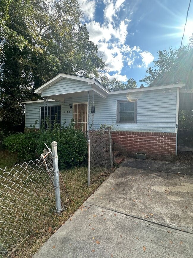 Primary Photo - 3 bedroom 2 bath renovated home with a huge family room!