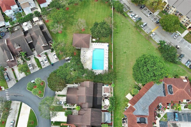 Building Photo - 10161 SW 137th Ct