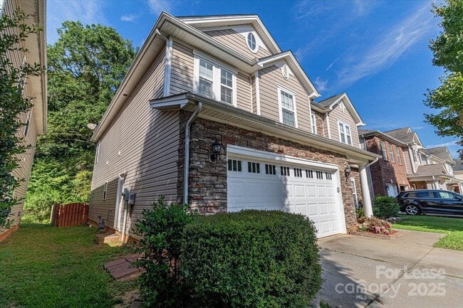 Building Photo - 15635 Normans Landing Dr