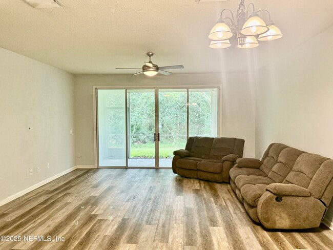 Building Photo - 6967 Roundleaf Dr