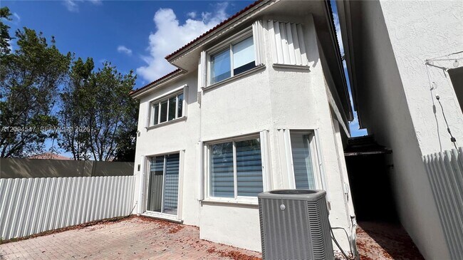 Building Photo - 7392 NW 112th Ct