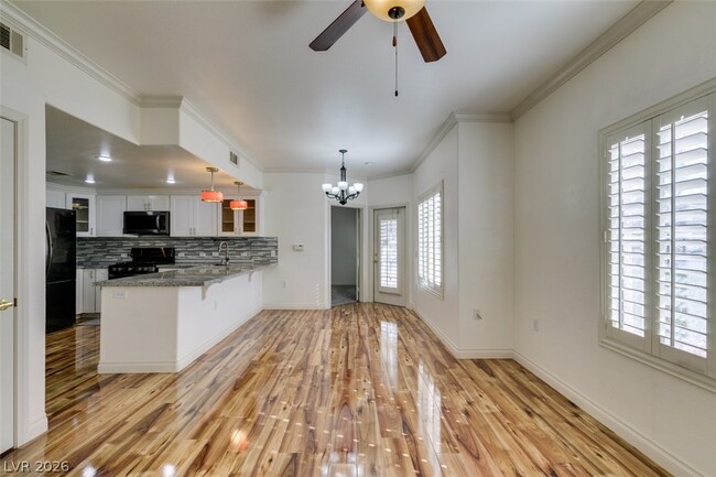 Building Photo - 3400 Cabana Dr