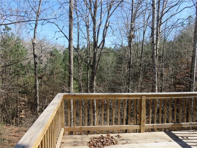 Building Photo - 204 Twin Pines Ct