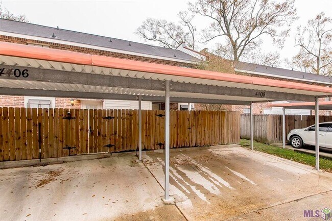 Building Photo - 2BR/2.5BA Corner Townhome – Near Woman’s Hospital