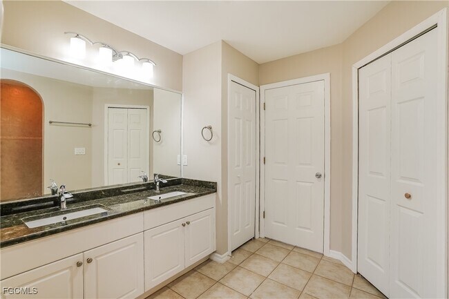 Building Photo - 1535 SE 42nd Terrace