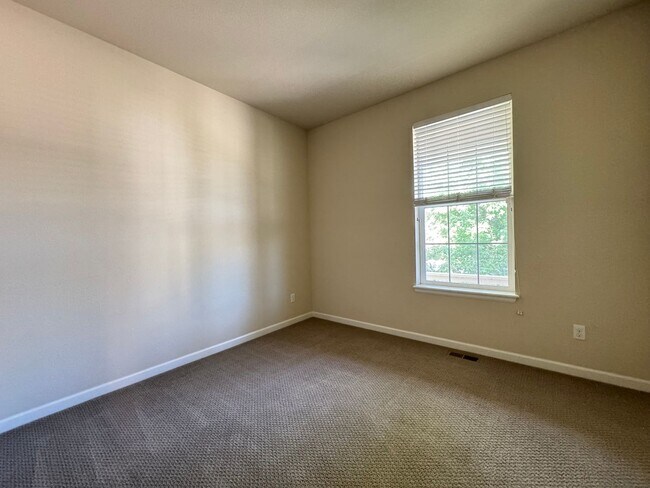 Building Photo - Beautiful Home in Rigden Farms
