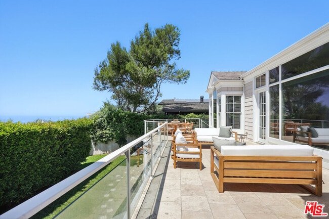 Building Photo - 7335 Birdview Ave