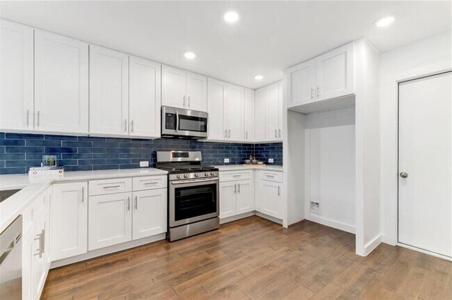 Building Photo - 6712 Hart Ln