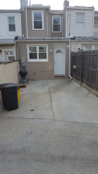 Building Photo - 721 S Ellwood Ave
