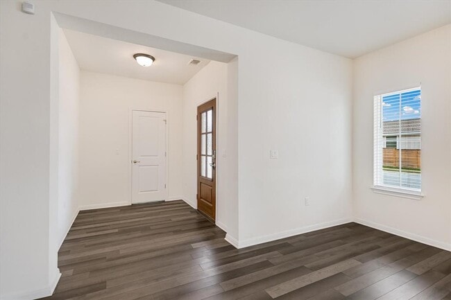 Building Photo - 8501 Looksee Ln