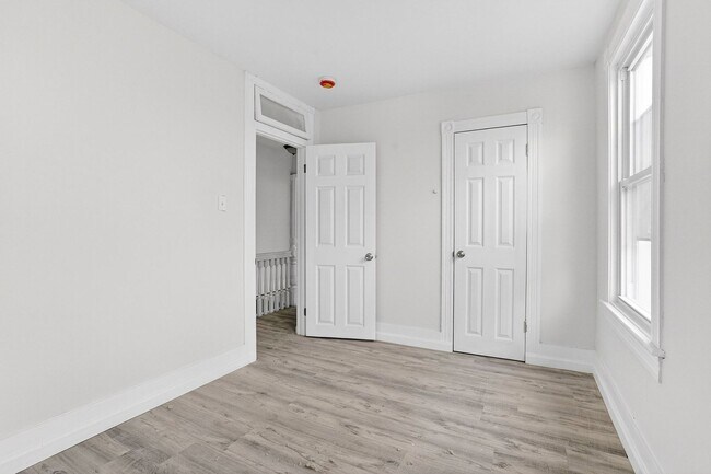 Building Photo - 398-400 N. Maple Ave