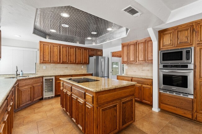 Building Photo - Stunning Carlsbad Executive Home with Ocean Views