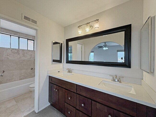 Building Photo - Spacious 4B/3BA Rancho Bernardo Home with ...