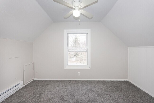 Building Photo - 1025 W 23rd St