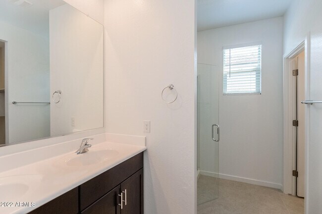 Building Photo - 4426 Greenleaf Dr