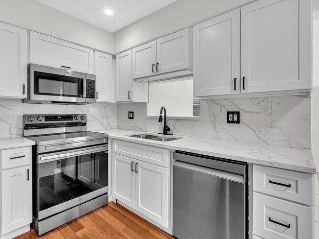 Building Photo - 6661 Meade St