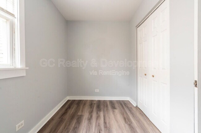 Building Photo - 2928 N Ridgeway Ave