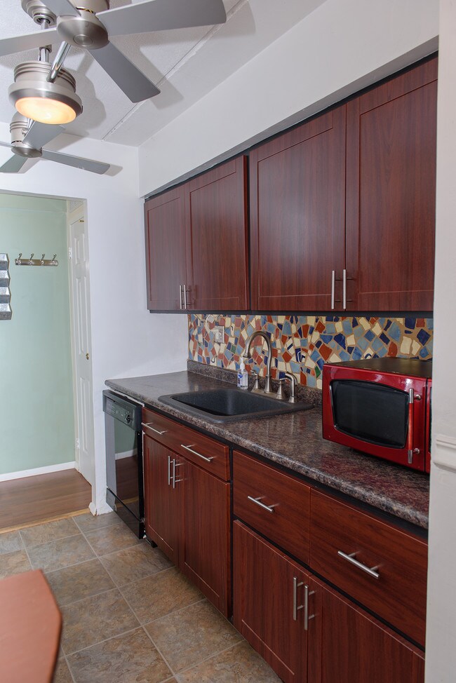 Building Photo - 280 Bridgewater Rd