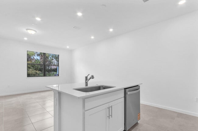 Building Photo - 2880 SE Federal Hwy