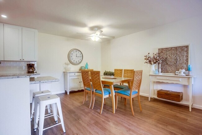 Building Photo - 453 S Sierra Ave