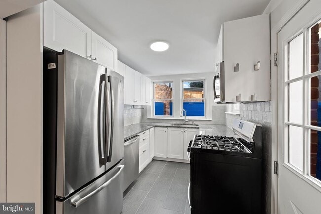 Building Photo - 312 S Exeter St